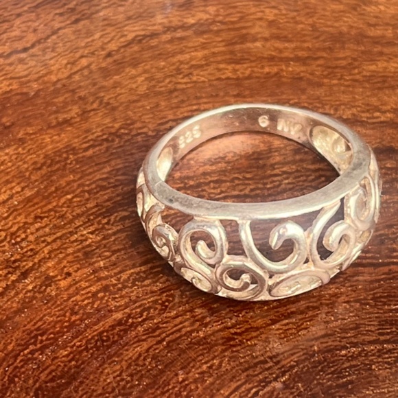 Sterling Silver Dome Band In size 6 3/4 Filigree Swirl Ring - Picture 5 of 10